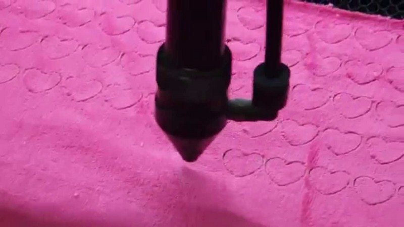 Máy cắt laze trên vải tại công ty in dệt miền bắc