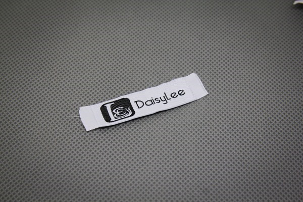 nhan_mac_theu_det_01